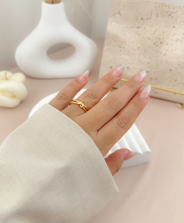 Golden knot ring