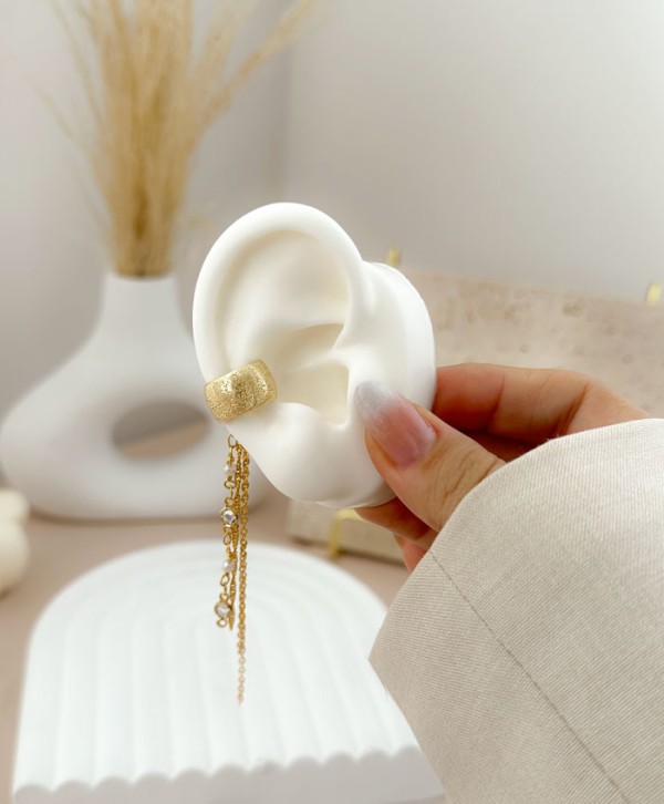 Earcuff April