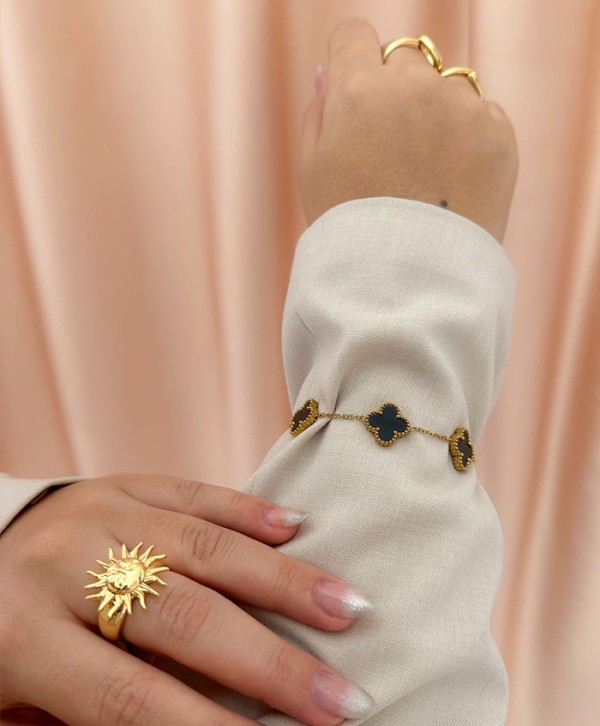 Pulsera black clover