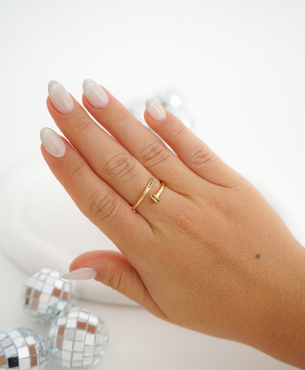 Anillo clavo esmeralda