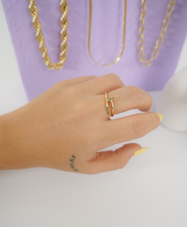 Anillo clavo esmeralda
