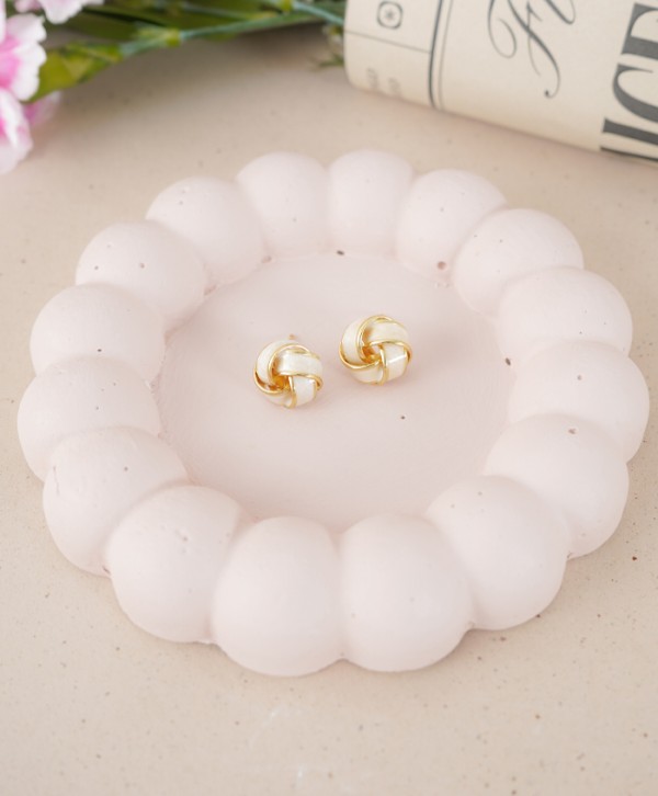 Beige knot earrings