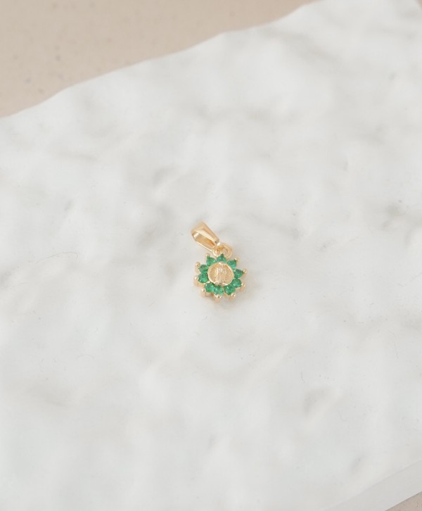 Dije virgen redondo piedras verdes
