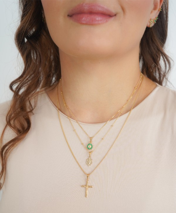 Dije virgen redondo piedras verdes
