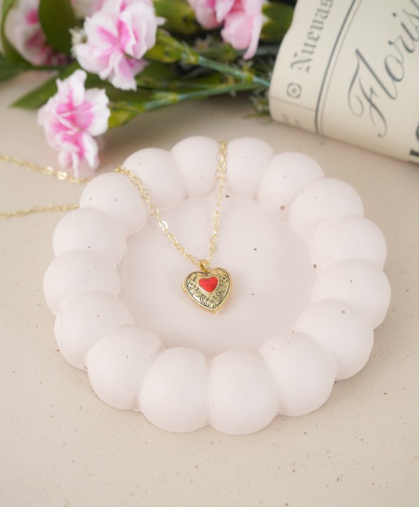 Collar memories of love