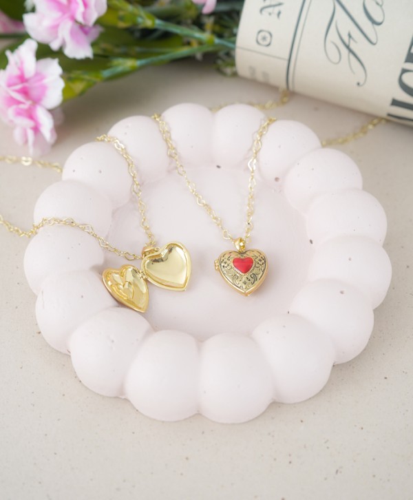 Collar memories of love