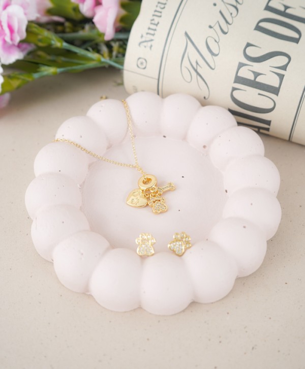 Set aretes y collar huellitas de amor