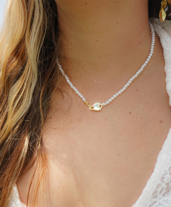 Choker perlado broche corazón