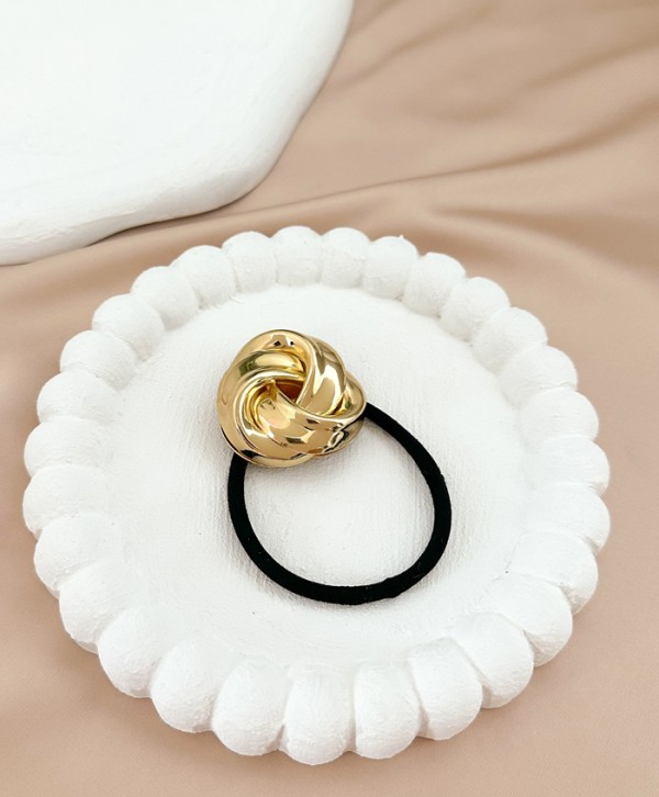 Pony cuff knot