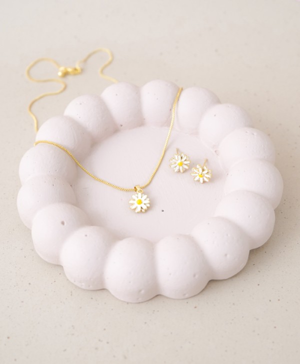 Set aretes y collar margarita