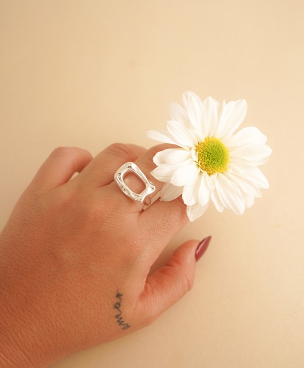 Anillo abstracto silueta