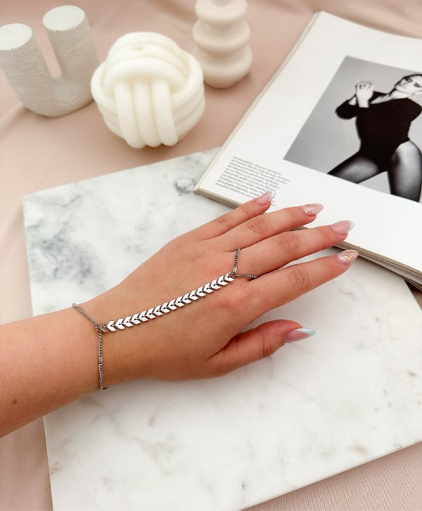 Hand chain silver mist
