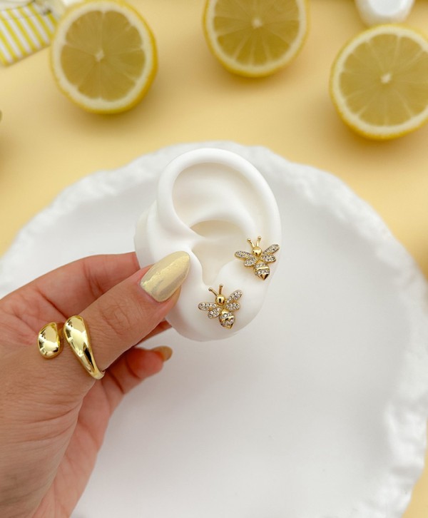 Aretes bee