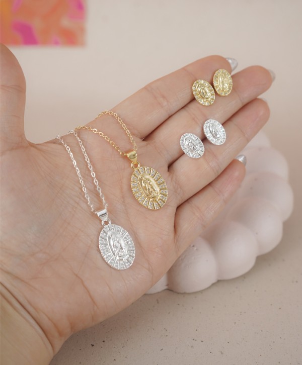 Set de aretes y collar Guadalupana