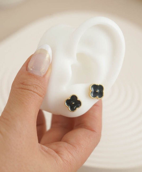 Aretes clover