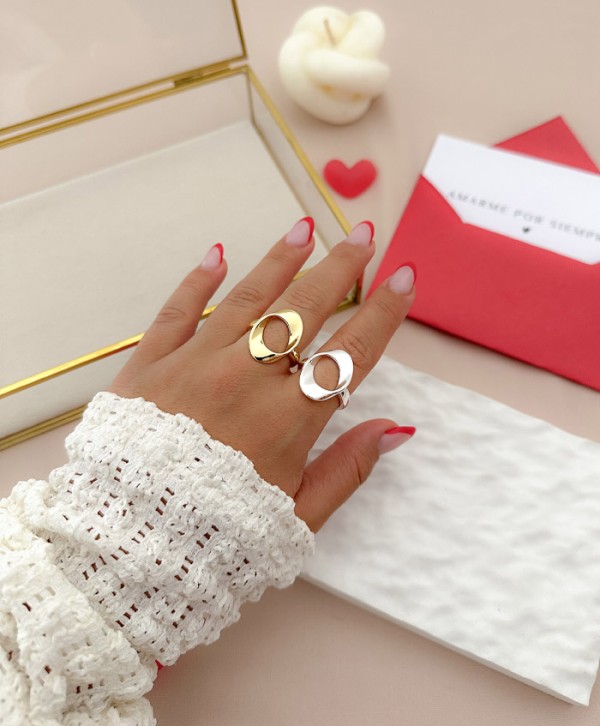 Anillo lazo silueta