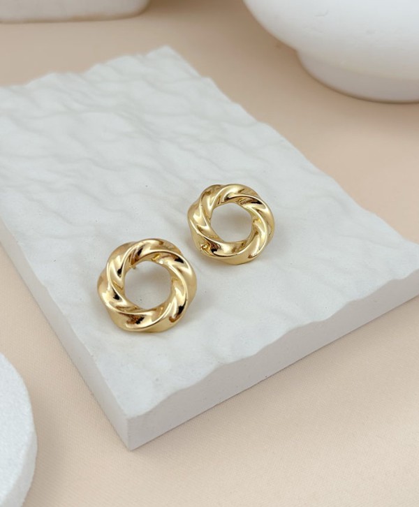 Braided silhouette earrings
