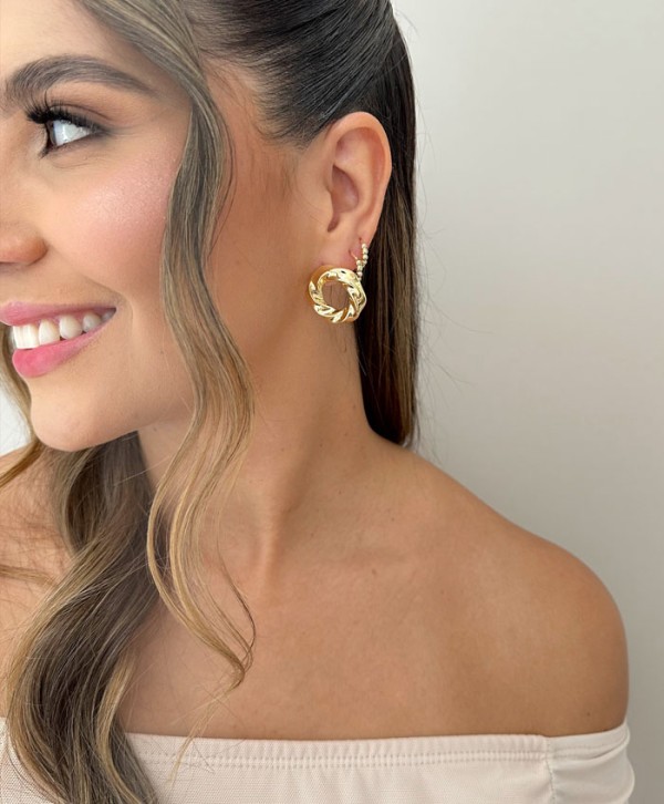 Aretes silueta trenzada