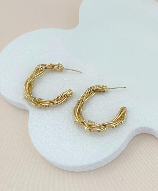 Aretes entrelazos