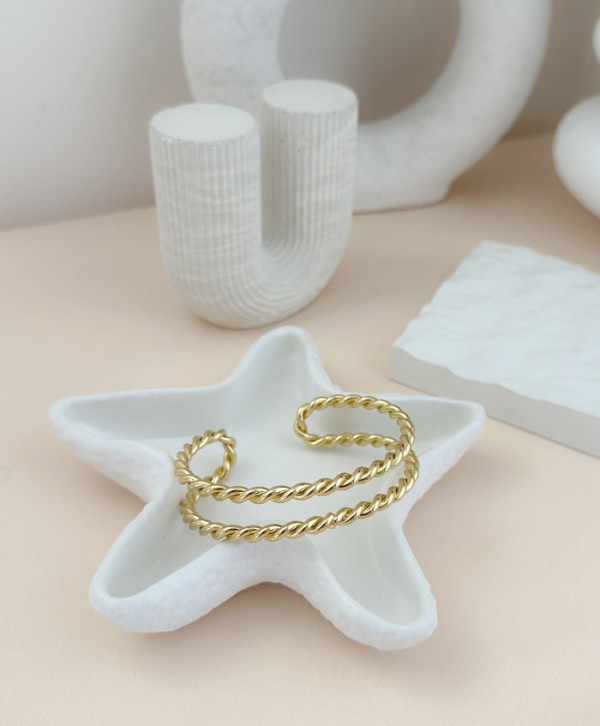 Braided loop bracelet