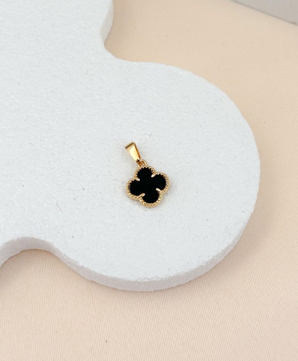 Dije clover negro