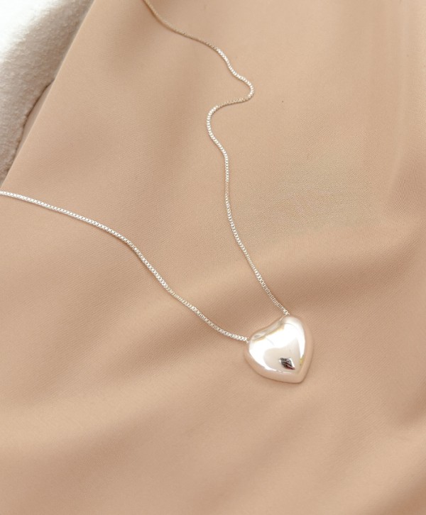 Adela Chain