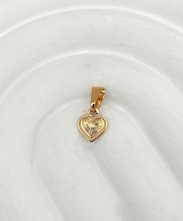 Bandaged heart pendant